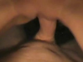 今天是西蒙娜的結婚日，但即使在這個時候，她也不能停止思考未來丈夫的最好朋友，在婚禮上扮演最佳男人的角色。丹尼更年輕，他也知道如何使用一個沉重成員的沉重成員，迫使別人的新娘的陰部只有他的外表濕潤。獨自一人留在房間裡的戀人立刻跳到床上，開始以任何方式互相幽默，並且設法不被新郎來回追趕，這一點也不奇怪。