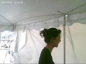 Sam打電話給他的朋友到他的家裡，這樣他就可以在XBOX的比賽中陪伴他。這裡只是一個客人玩具，當他看到一個捲曲的金發女郎在附近旋轉時很快就不喜歡 - 他的朋友的母親。淫蕩的摩洛伊斯蘭解放陣線本人向一名青少年發出明確的信號，在她面前伸出她的魅力。當他跟著她進入廚房時，一個成熟的蕩婦抬起她的長袍，並要求自己打屁股。不久，這對夫婦已經與威力和主要做愛，嘗試各種各樣的姿勢。